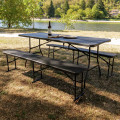 Table et bancs noirs effet bois