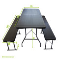 Table et bancs noirs effet bois